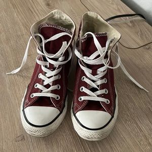Converse High Top Chuck Taylor All Star in maroon